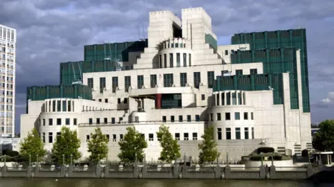MI6 Rolls Out Deep Web Gateway to Attract Agents in the Russian Federation